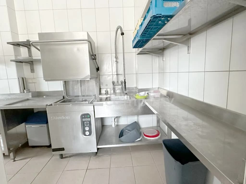 10-Zimmer-Gewerbeimmobilie mieten in Baden – 235 m², € 5 – Bild 26 von 42