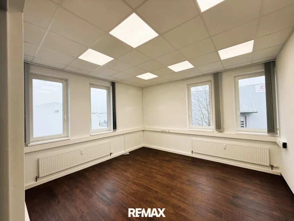 4-Zimmer-Gewerbeimmobilie mieten in Linz Land – 150 m², € 1.930 – Bild 2 von 9