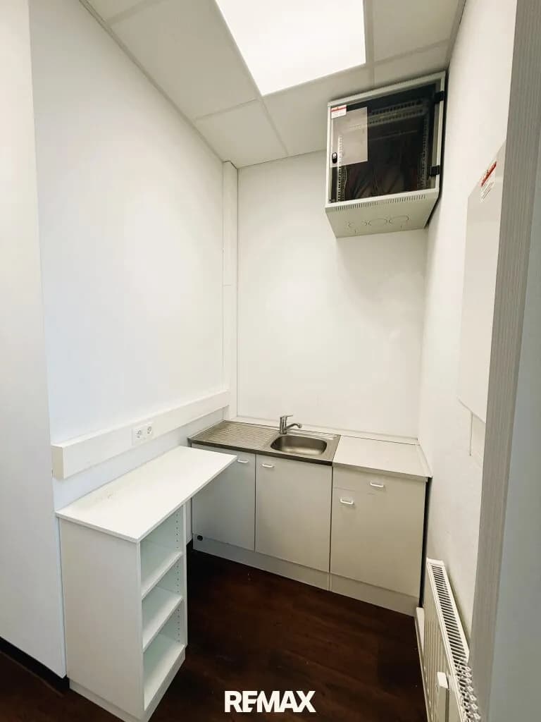 4-Zimmer-Gewerbeimmobilie mieten in Linz Land – 150 m², € 1.930 – Bild 6 von 9