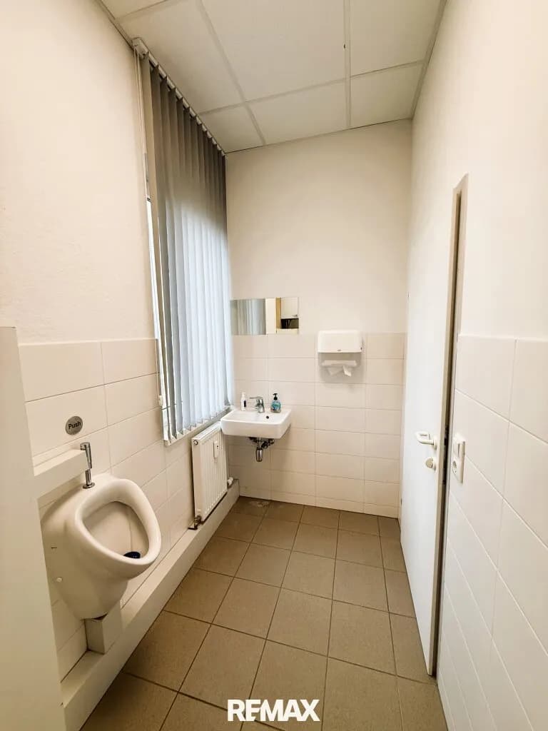 4-Zimmer-Gewerbeimmobilie mieten in Linz Land – 150 m², € 1.930 – Bild 8 von 9