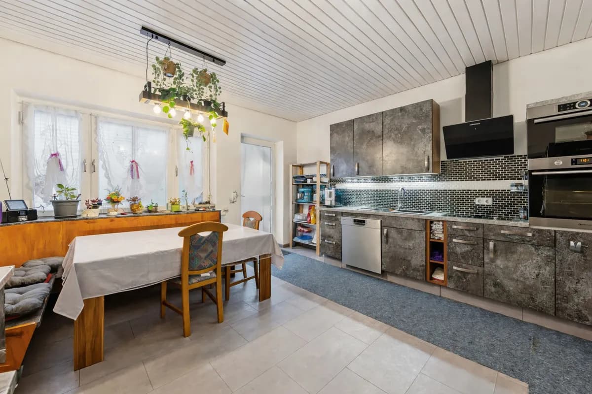 8-Zimmer-Haus kaufen in Braunau am Inn – 215,22 m², € 339.950 – Bild 2 von 6