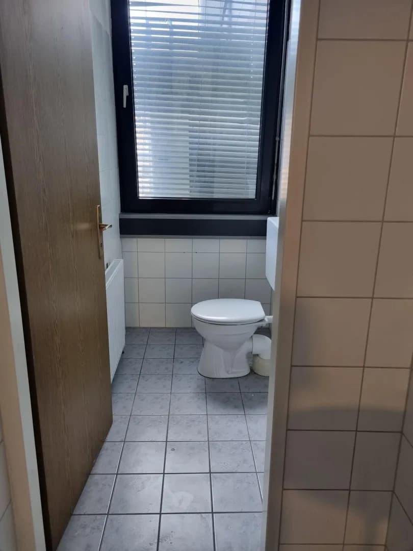 5-Zimmer-Gewerbeimmobilie mieten in Steyr – 195 m², € 915 – Bild 9 von 11
