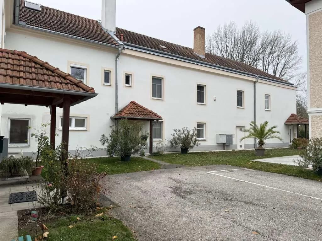 3-Zimmer-Gewerbeimmobilie mieten in Baden – 110 m², € 1.187