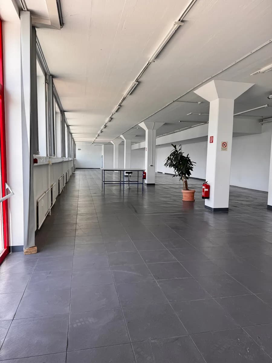 Gewerbeimmobilie mieten in Mödling – 374 m², € 4.800 – Bild 2 von 9