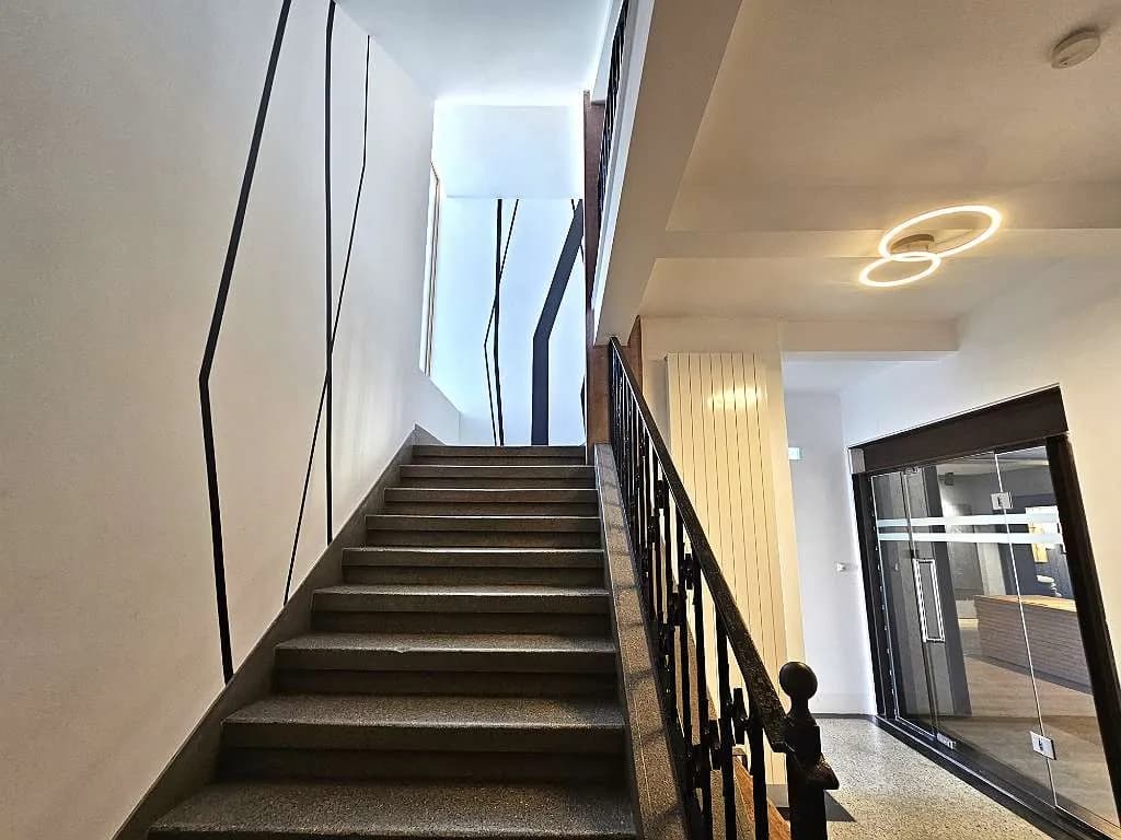 4-Zimmer-Gewerbeimmobilie mieten in Bruck-Mürzzuschlag – 204 m², € 1.950 – Bild 2 von 43