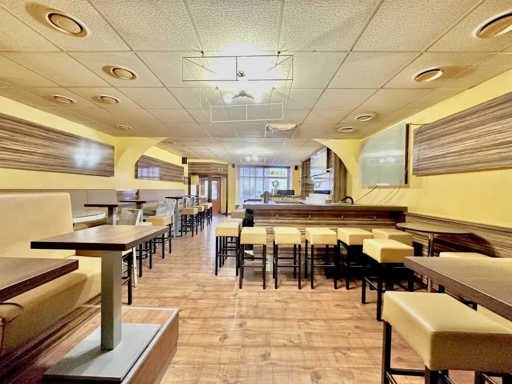 Gewerbeimmobilie kaufen in Wiener Neustadt – 115 m², € 349.000