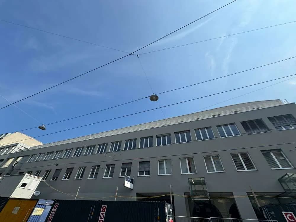 Gewerbeimmobilie mieten in Wien – 1 151 m², € 14
