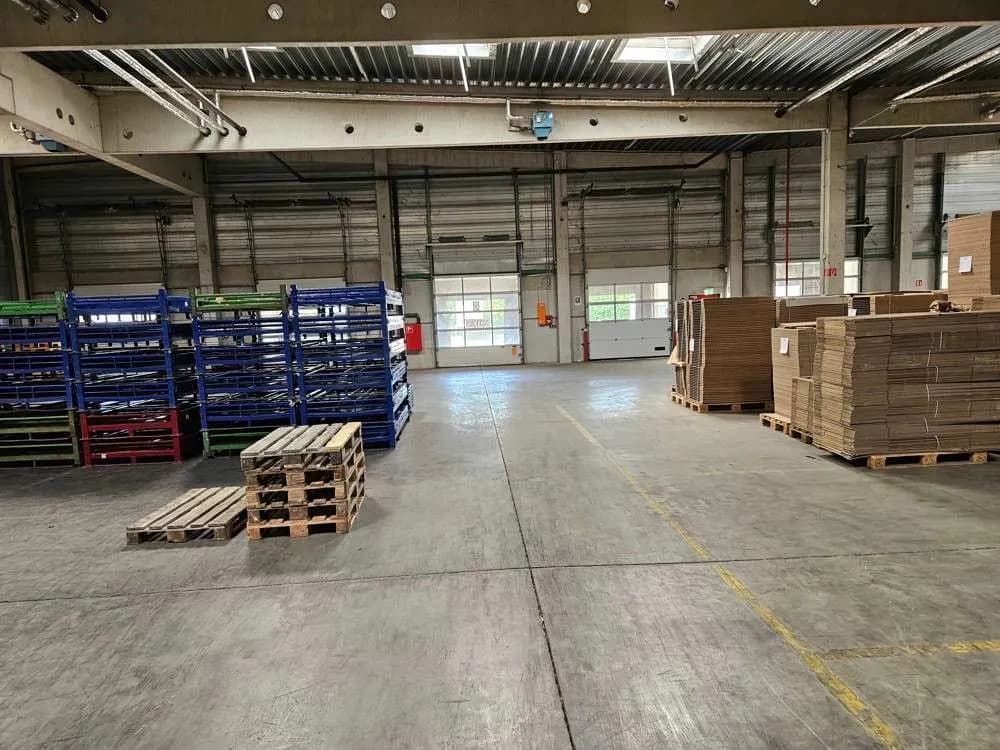 Gewerbeimmobilie mieten in Graz – 2 400 m², € 7 – Bild 2 von 5
