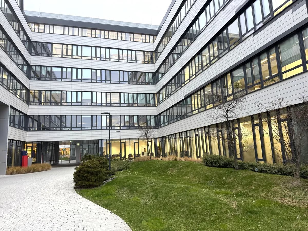 Gewerbeimmobilie mieten in Wien – 543 m², € 16