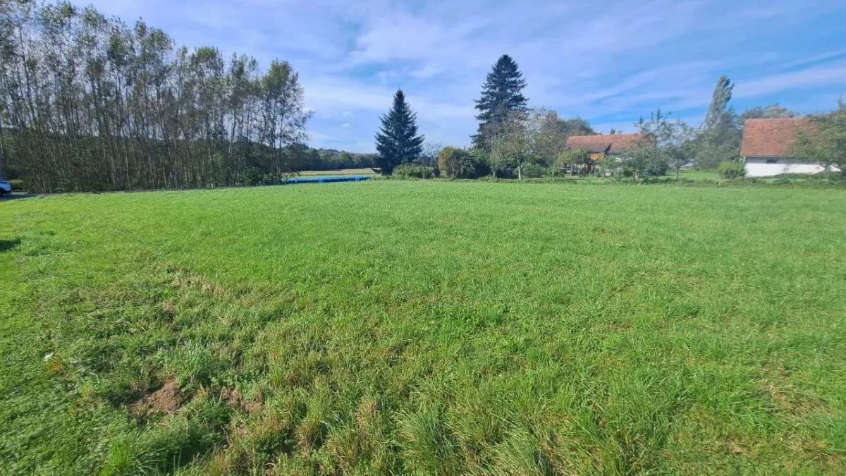 Grundstück kaufen in Südoststeiermark – 1 009 m², € 53.000
