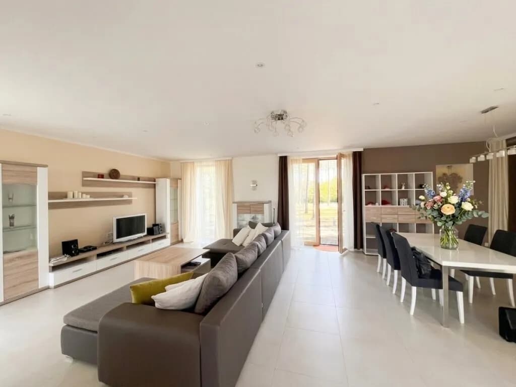 4-Zimmer-Haus mieten in Neunkirchen – 167,82 m², € 2.500 – Bild 3 von 43