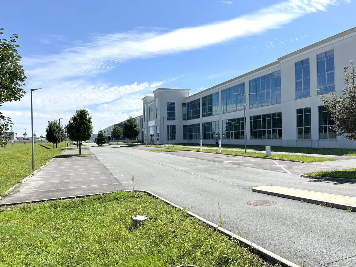Gewerbeimmobilie mieten in Graz-Umgebung – 2 000 m², € 11