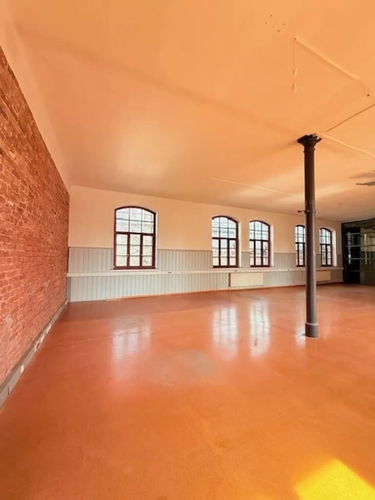 Gewerbeimmobilie mieten in Wien – 310 m², € 2.366