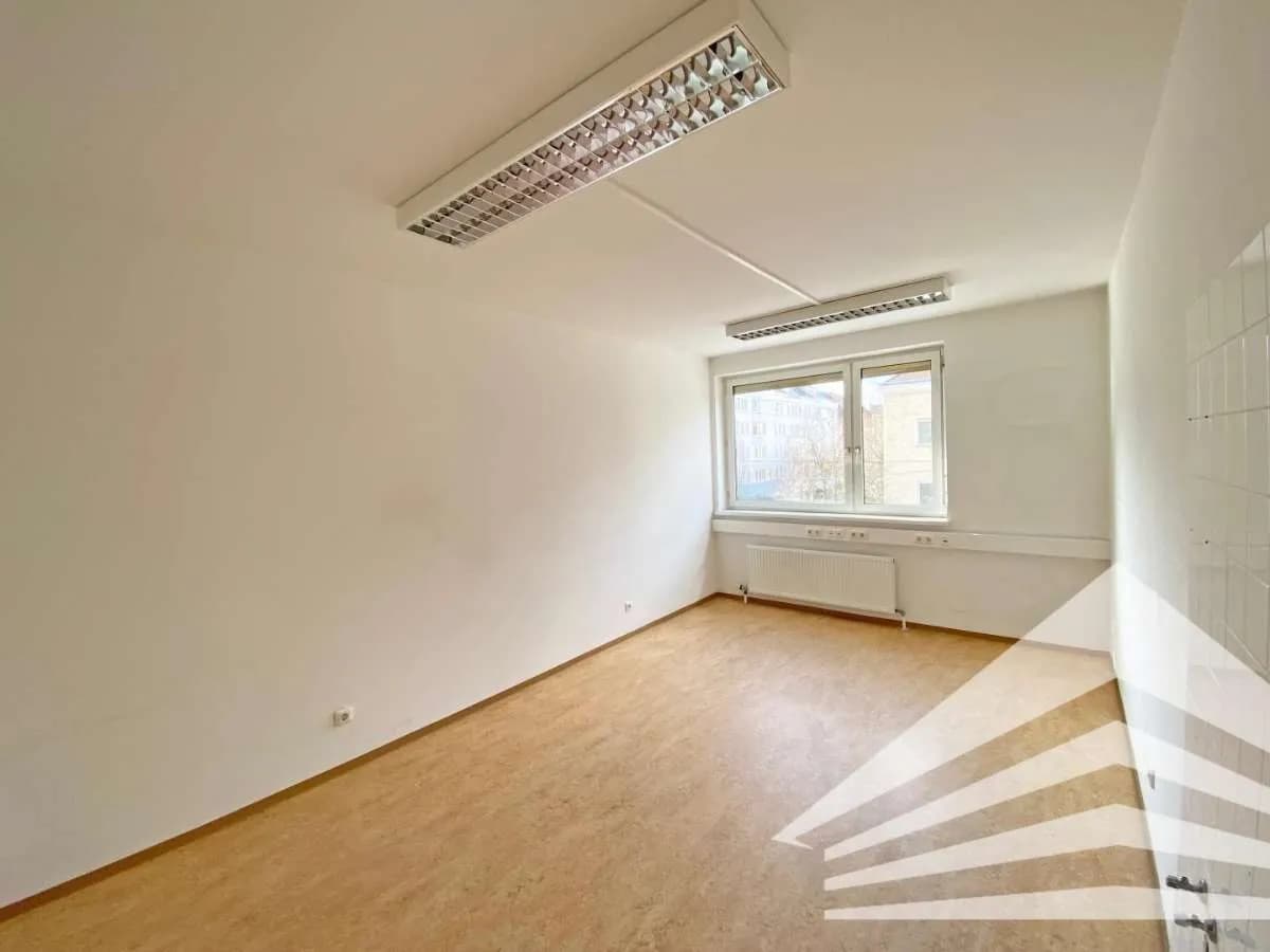 7-Zimmer-Gewerbeimmobilie mieten in Linz – 142 m², € 880 – Bild 2 von 11