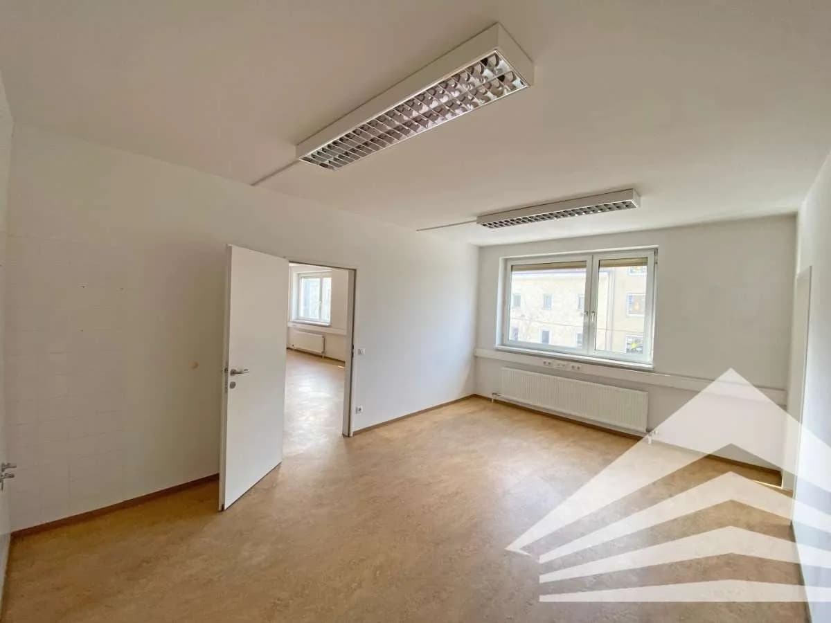 7-Zimmer-Gewerbeimmobilie mieten in Linz – 142 m², € 880 – Bild 3 von 11