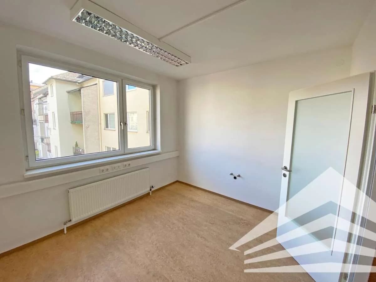 7-Zimmer-Gewerbeimmobilie mieten in Linz – 142 m², € 880 – Bild 6 von 11