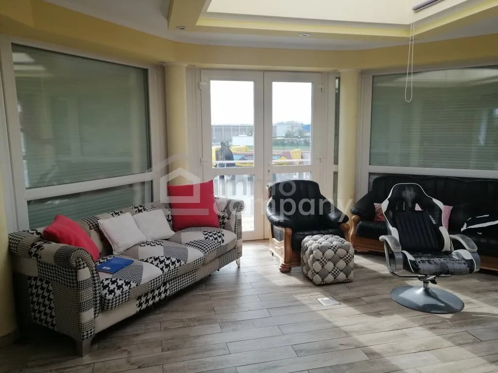 5-Zimmer-Gewerbeimmobilie mieten in Bruck an der Leitha – 120 m², € 1.260 – Bild 2 von 7