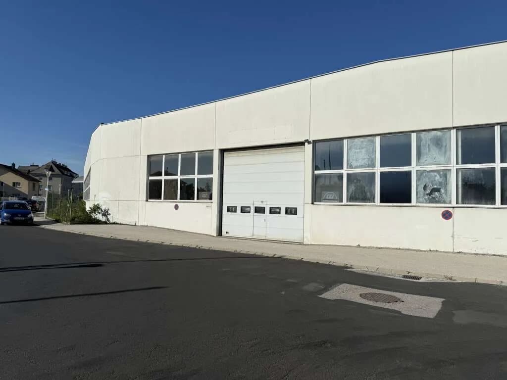 Gewerbeimmobilie mieten in Wiener Neustadt – 1 589 m², € 7.944