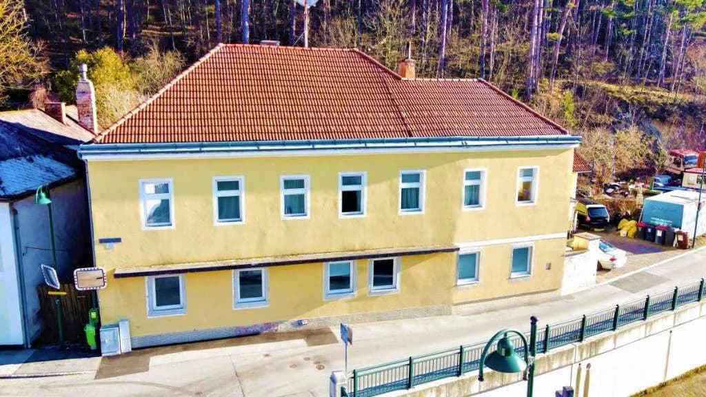 Gewerbeimmobilie kaufen in Baden – 337 m², € 449.000