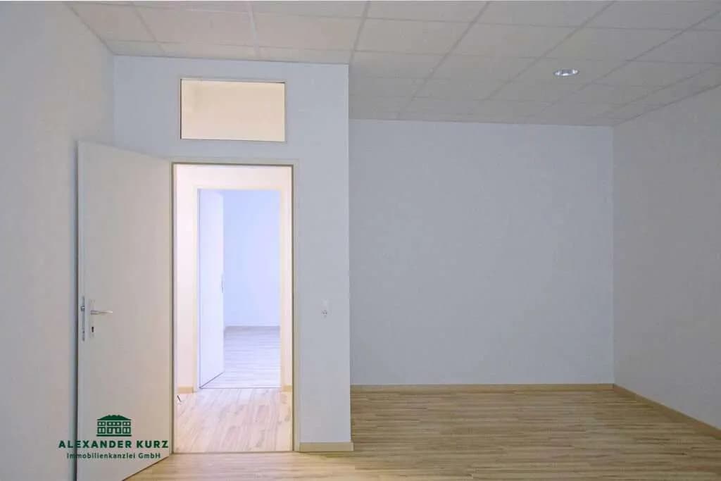 9-Zimmer-Gewerbeimmobilie mieten in Salzburg Stadt – 261 m², € 3.209 – Bild 2 von 4
