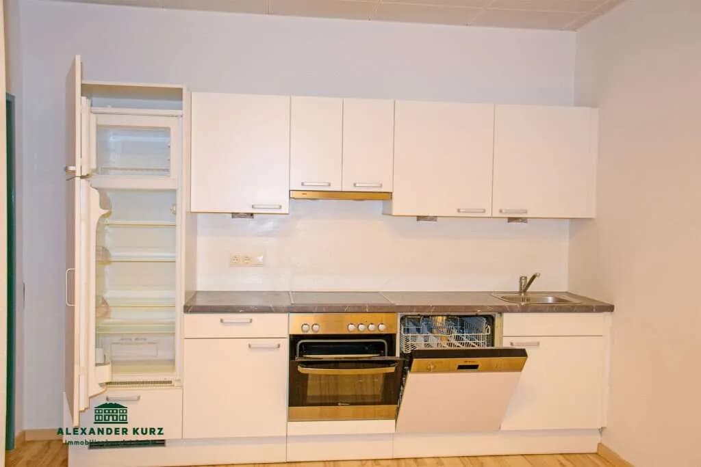 9-Zimmer-Gewerbeimmobilie mieten in Salzburg Stadt – 261 m², € 3.209 – Bild 3 von 4