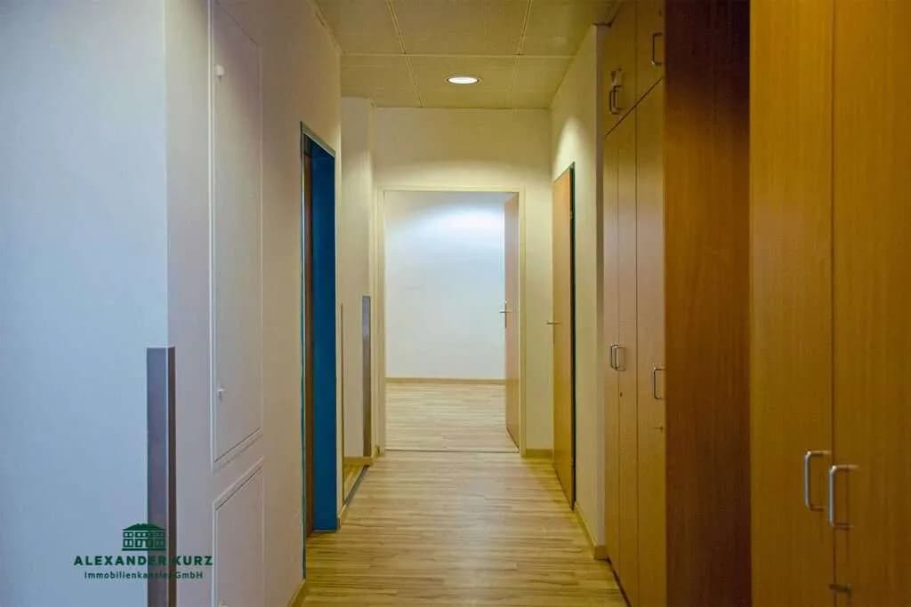 9-Zimmer-Gewerbeimmobilie mieten in Salzburg Stadt – 261 m², € 3.209 – Bild 4 von 4