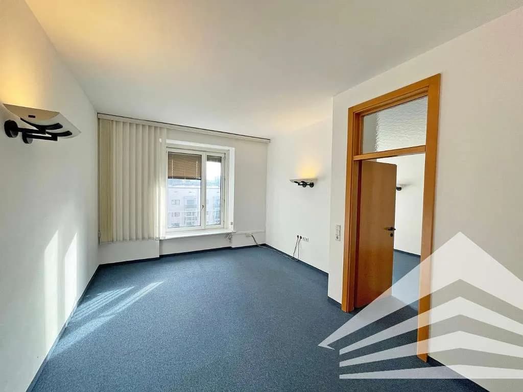 8-Zimmer-Gewerbeimmobilie mieten in Linz – 182 m², € 1.502 – Bild 7 von 10