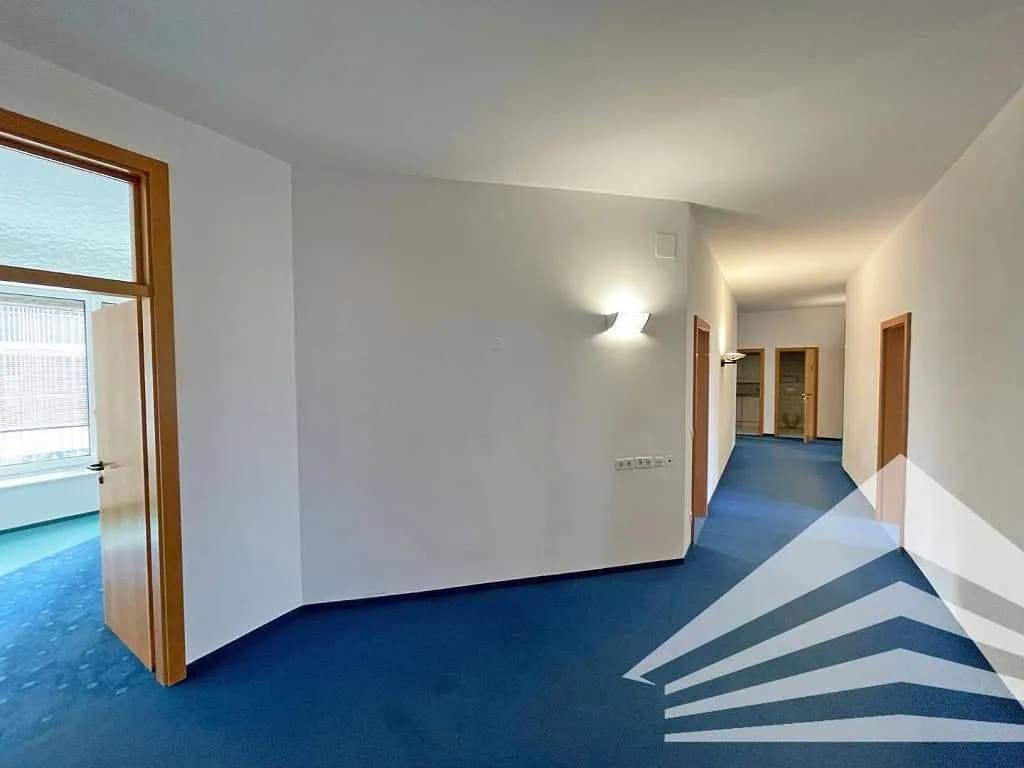 8-Zimmer-Gewerbeimmobilie mieten in Linz – 182 m², € 1.502 – Bild 9 von 10
