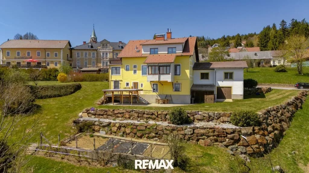 7-Zimmer-Haus kaufen in Neunkirchen – 219 m², € 199.000 – Bild 2 von 19
