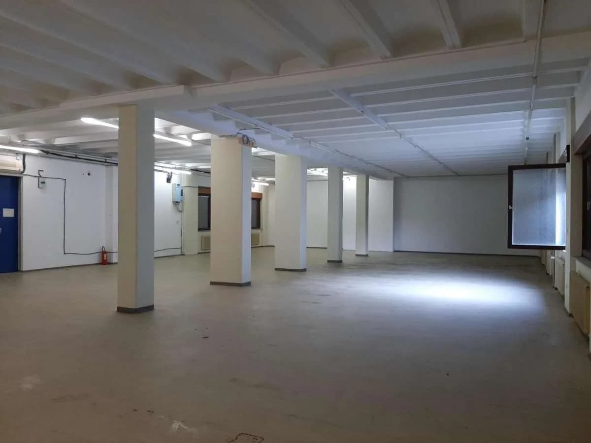 5-Zimmer-Gewerbeimmobilie mieten in Wien – 337 m², € 2.482