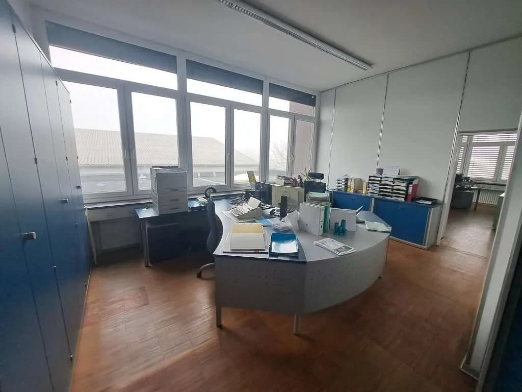 Gewerbeimmobilie mieten in Baden – 25 m², € 200