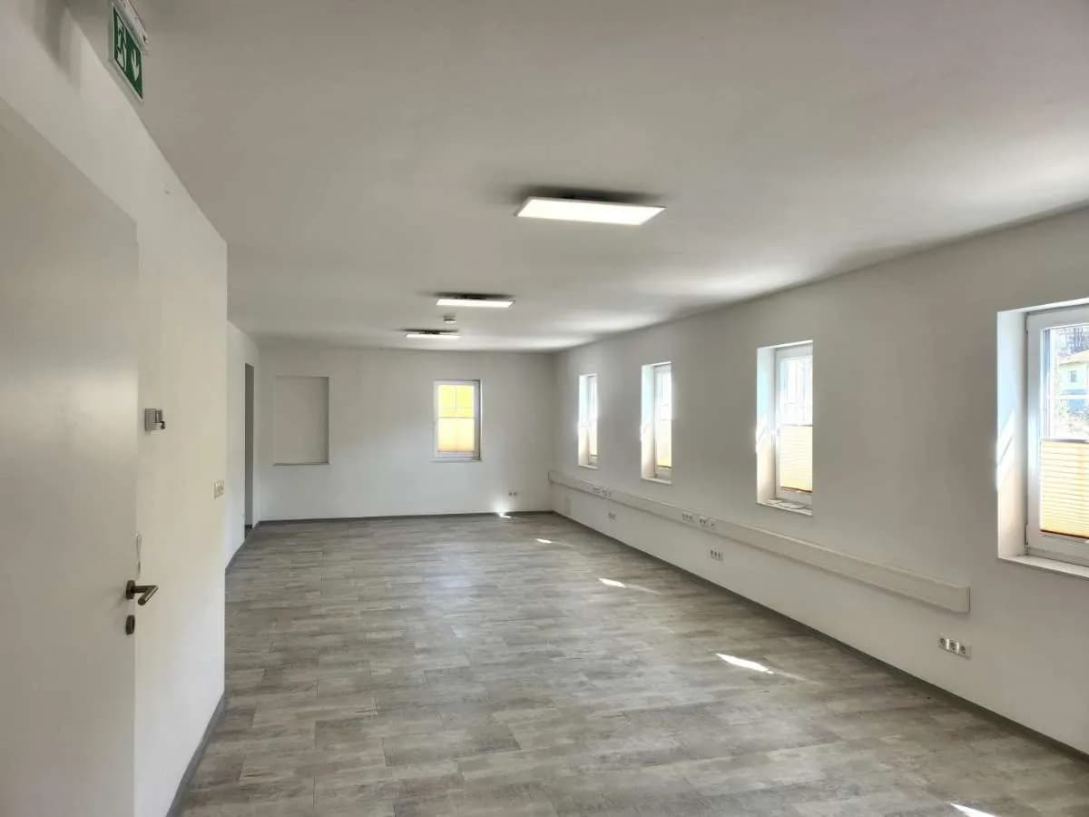 2-Zimmer-Gewerbeimmobilie mieten in Amstetten – 73 m², € 673