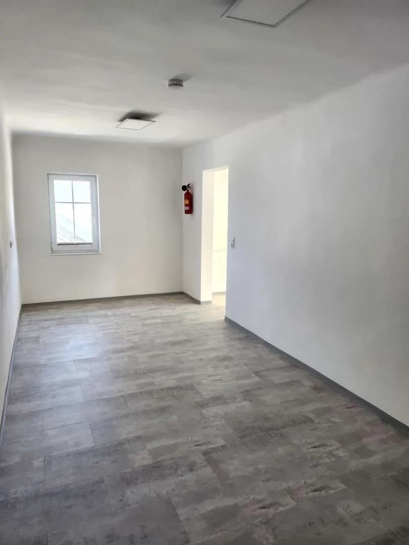 2-Zimmer-Gewerbeimmobilie mieten in Amstetten – 73 m², € 673 – Bild 2 von 5