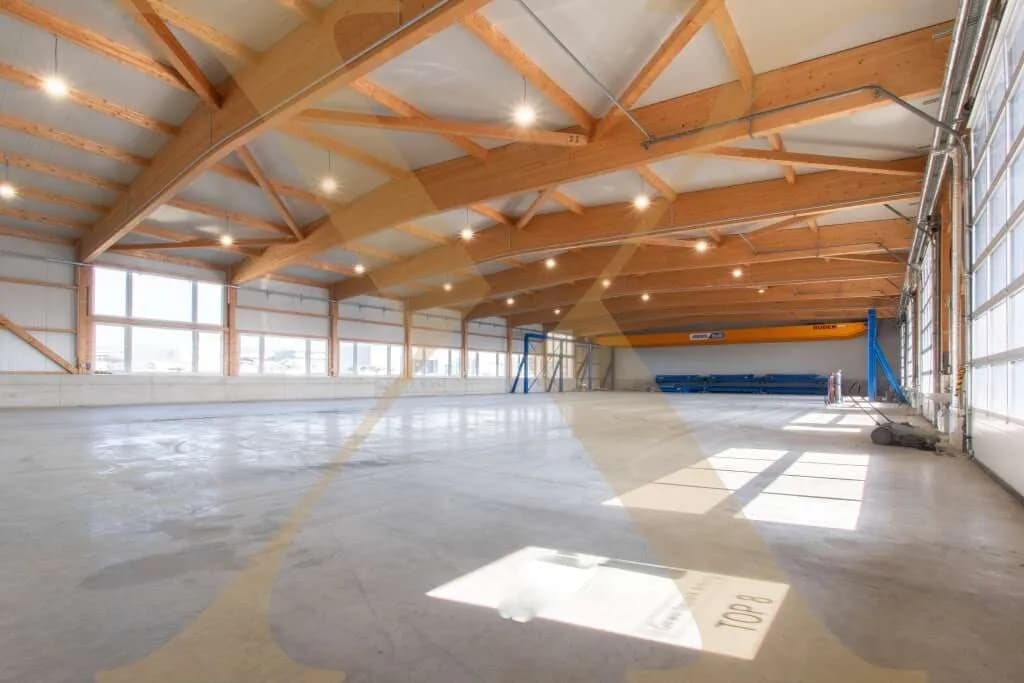 Gewerbeimmobilie mieten in Perg – 1 338 m², € 7.385