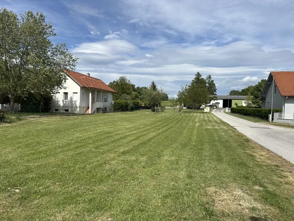 Grundstück kaufen in Oberpullendorf – 1 122 m², € 75.000