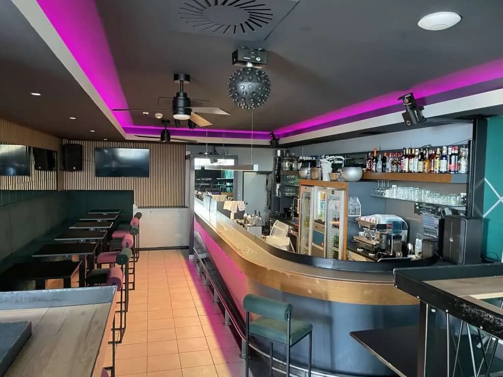 Gewerbeimmobilie mieten in Salzburg Stadt – 90 m², € 2.427