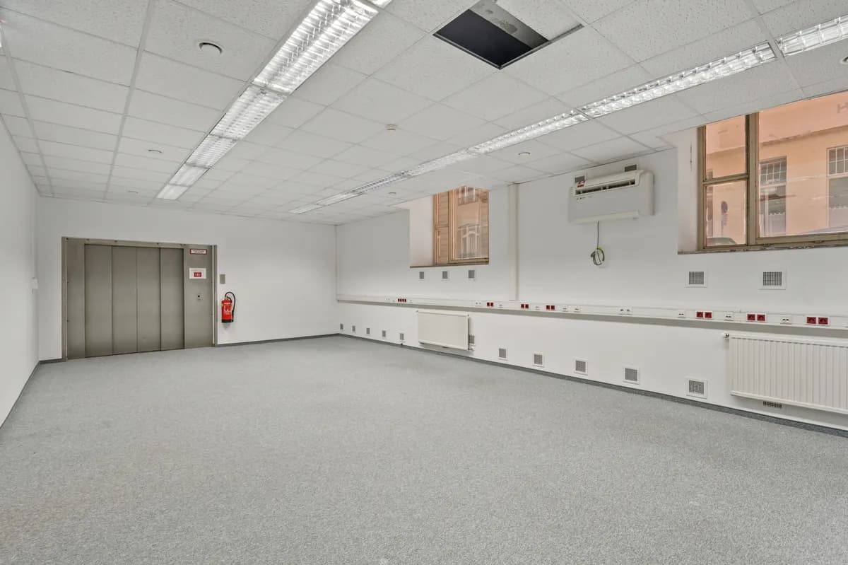 Gewerbeimmobilie mieten in Wien – 980 m², € 10 – Bild 2 von 12