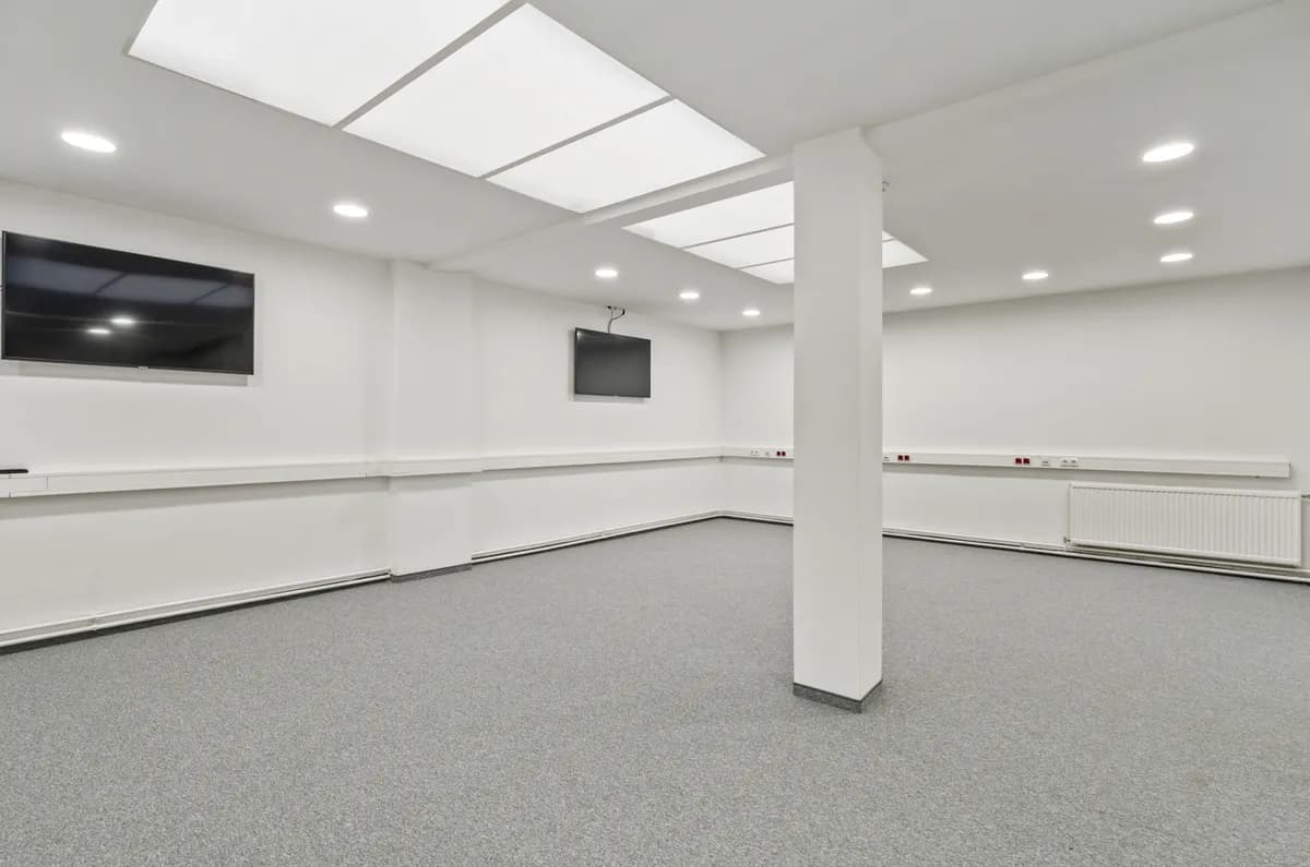 Gewerbeimmobilie mieten in Wien – 980 m², € 10 – Bild 3 von 12
