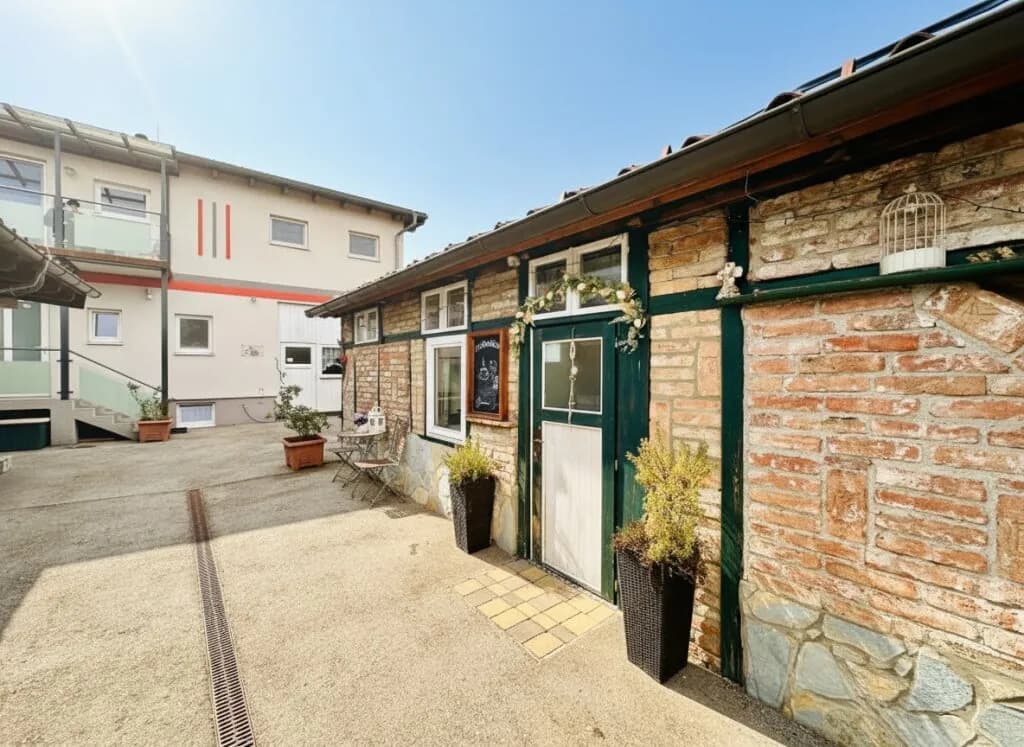 Haus kaufen in Neunkirchen – 203 m², € 480.000 – Bild 1 von 39