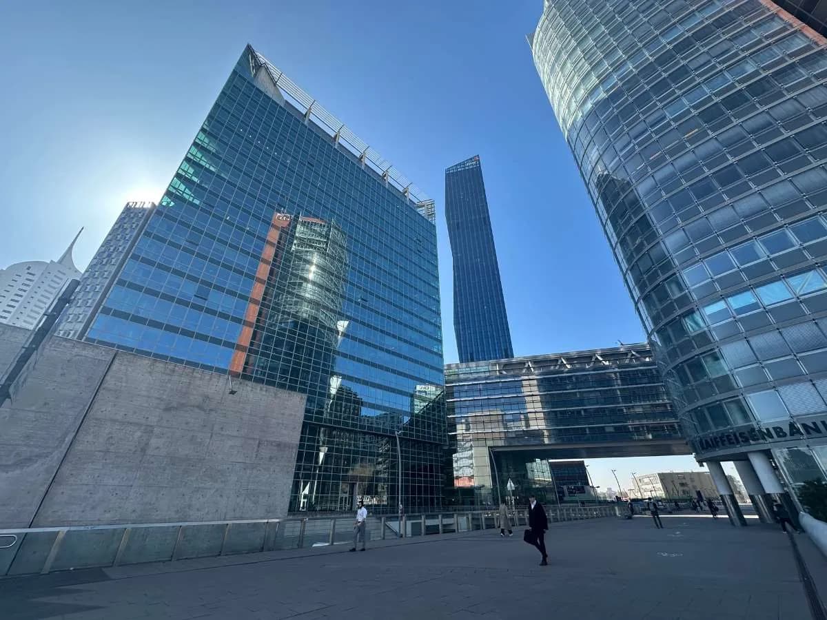 Gewerbeimmobilie mieten in Wien – 552 m², € 15 – Bild 1 von 10