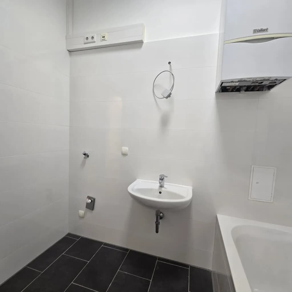 6-Zimmer-Gewerbeimmobilie mieten in Wien – 238,41 m², € 4.018 – Bild 30 von 41