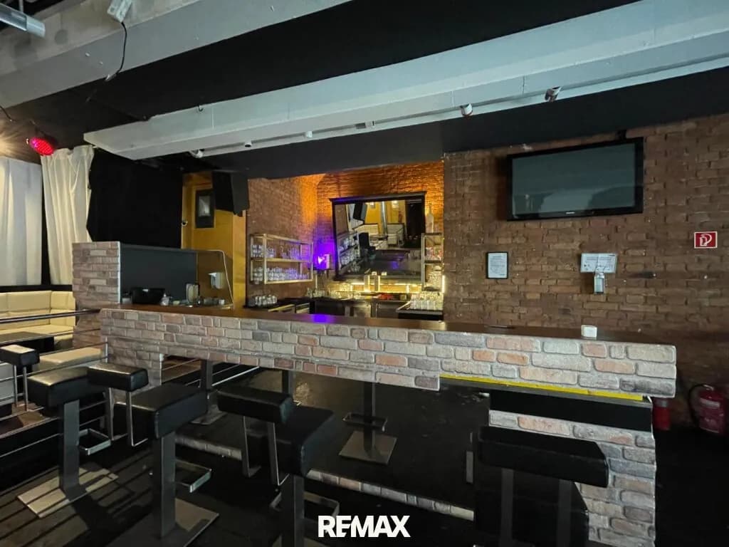 Gewerbeimmobilie mieten in Wien – 300 m², € 8.000