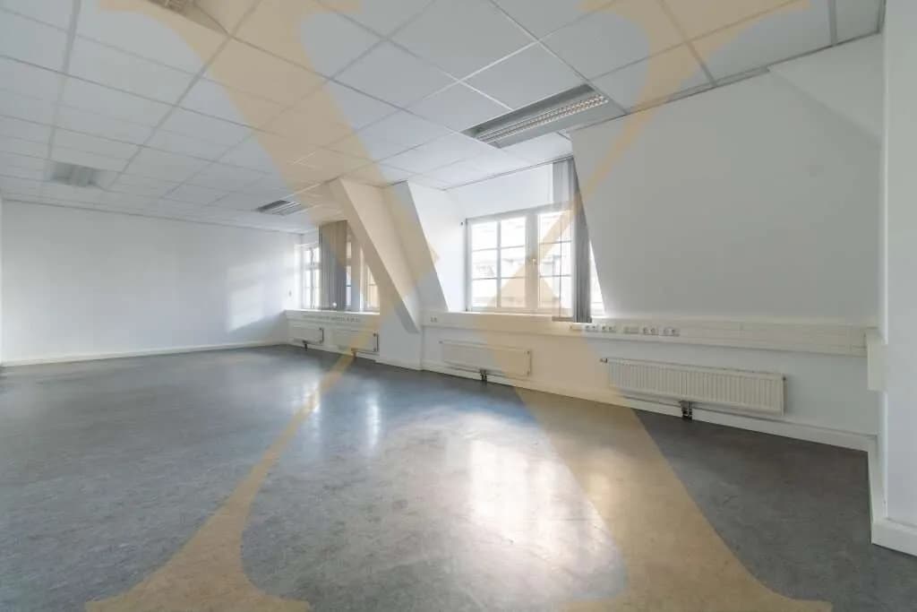 Gewerbeimmobilie mieten in Linz – 1 871 m², € 18.301