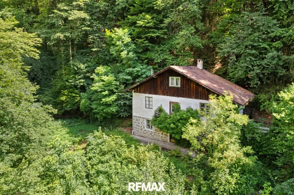 Haus kaufen in Linz – 1 712 m², € 225.000