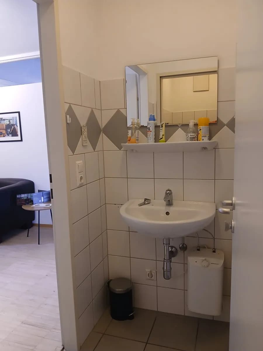 Gewerbeimmobilie mieten in Salzburg-Umgebung – 1 m², € 370 – Bild 8 von 9