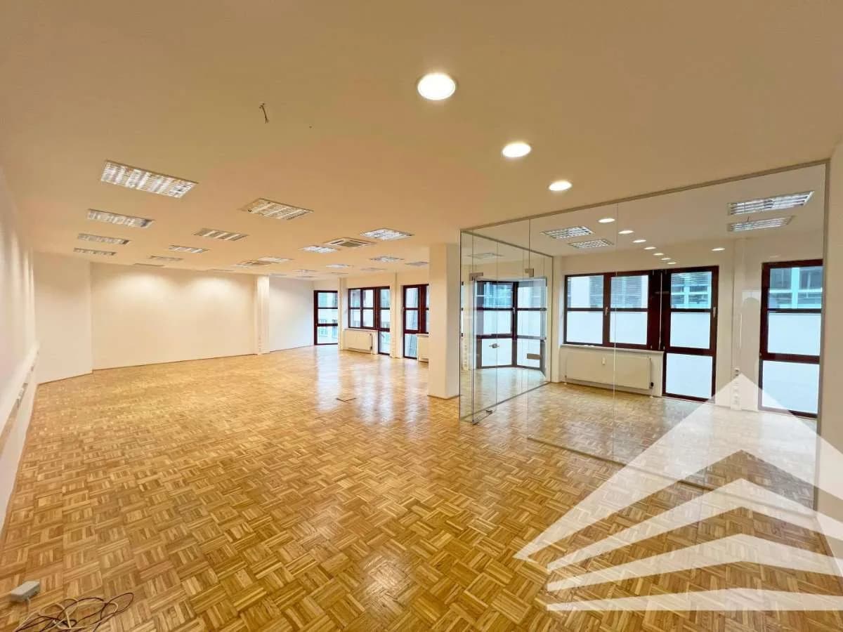 3-Zimmer-Gewerbeimmobilie mieten in Linz – 154 m², € 2.316