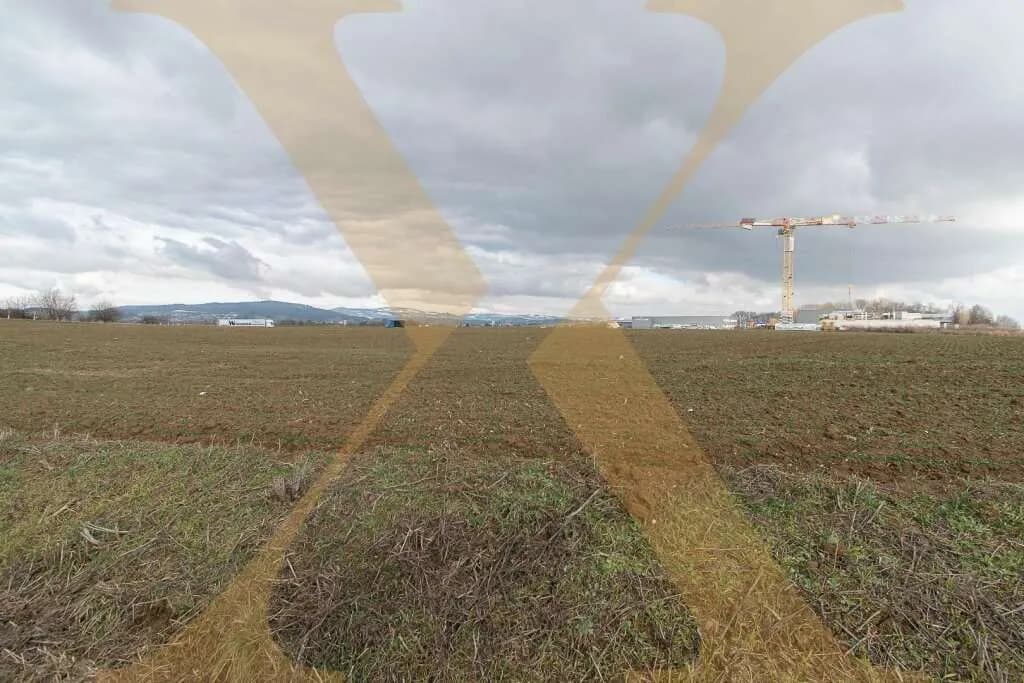 Immobilie mieten in Linz Land – 5 868 m², € 8.802