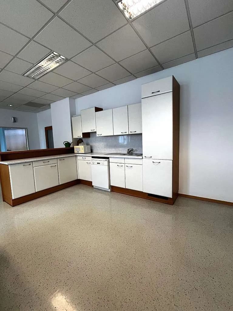 2-Zimmer-Gewerbeimmobilie mieten in Linz – 79 m², € 948 – Bild 3 von 9