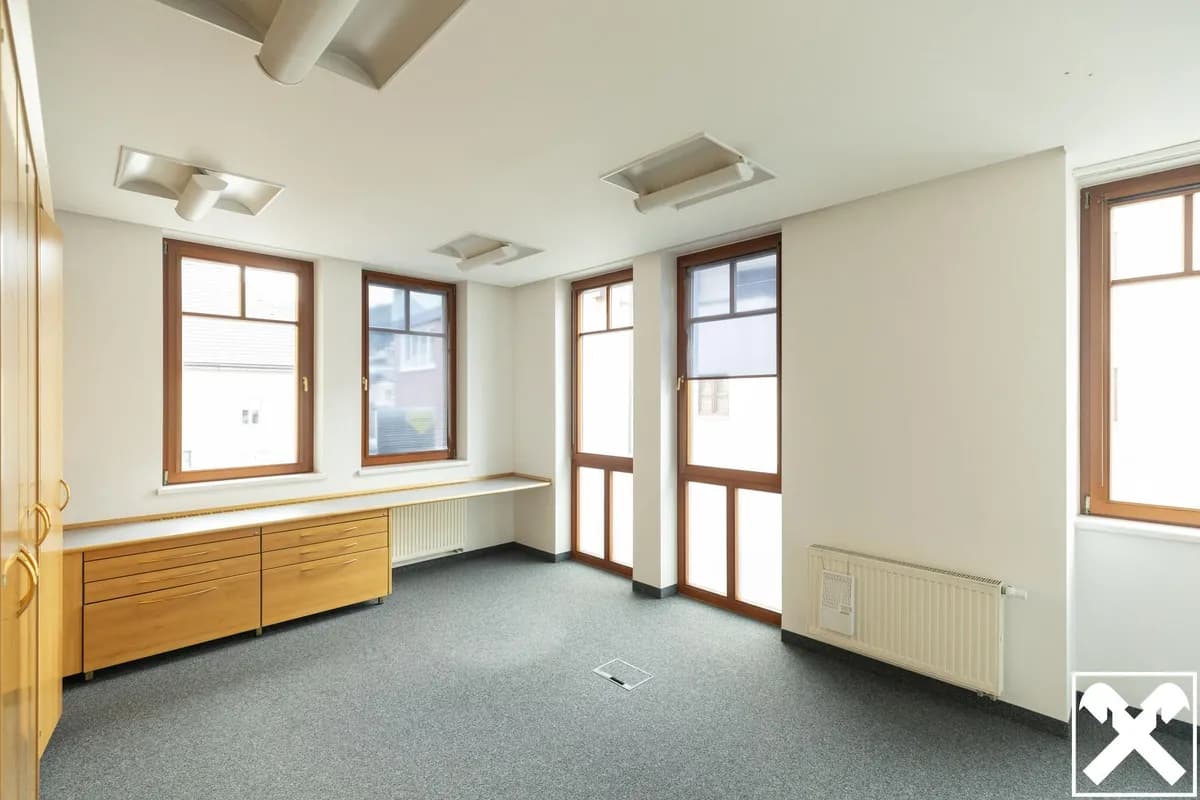5-Zimmer-Gewerbeimmobilie mieten in Vöcklabruck – 116 m², € 1.746 – Bild 2 von 10
