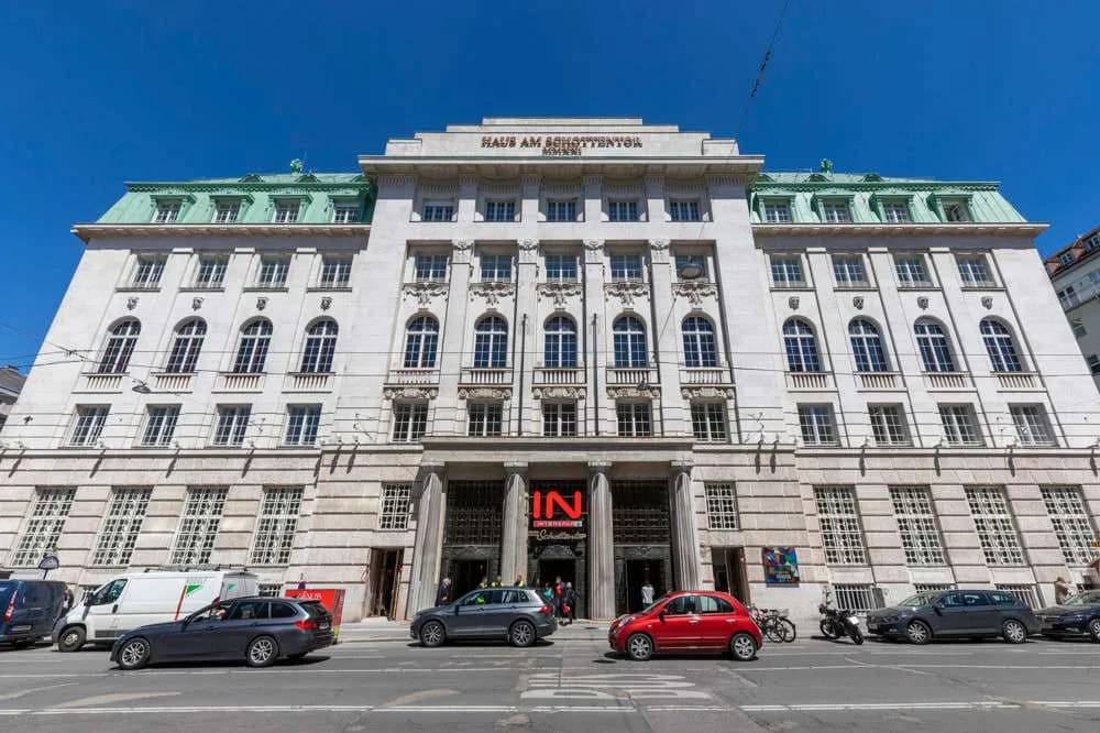 Gewerbeimmobilie mieten in Wien – 385 m², € 28